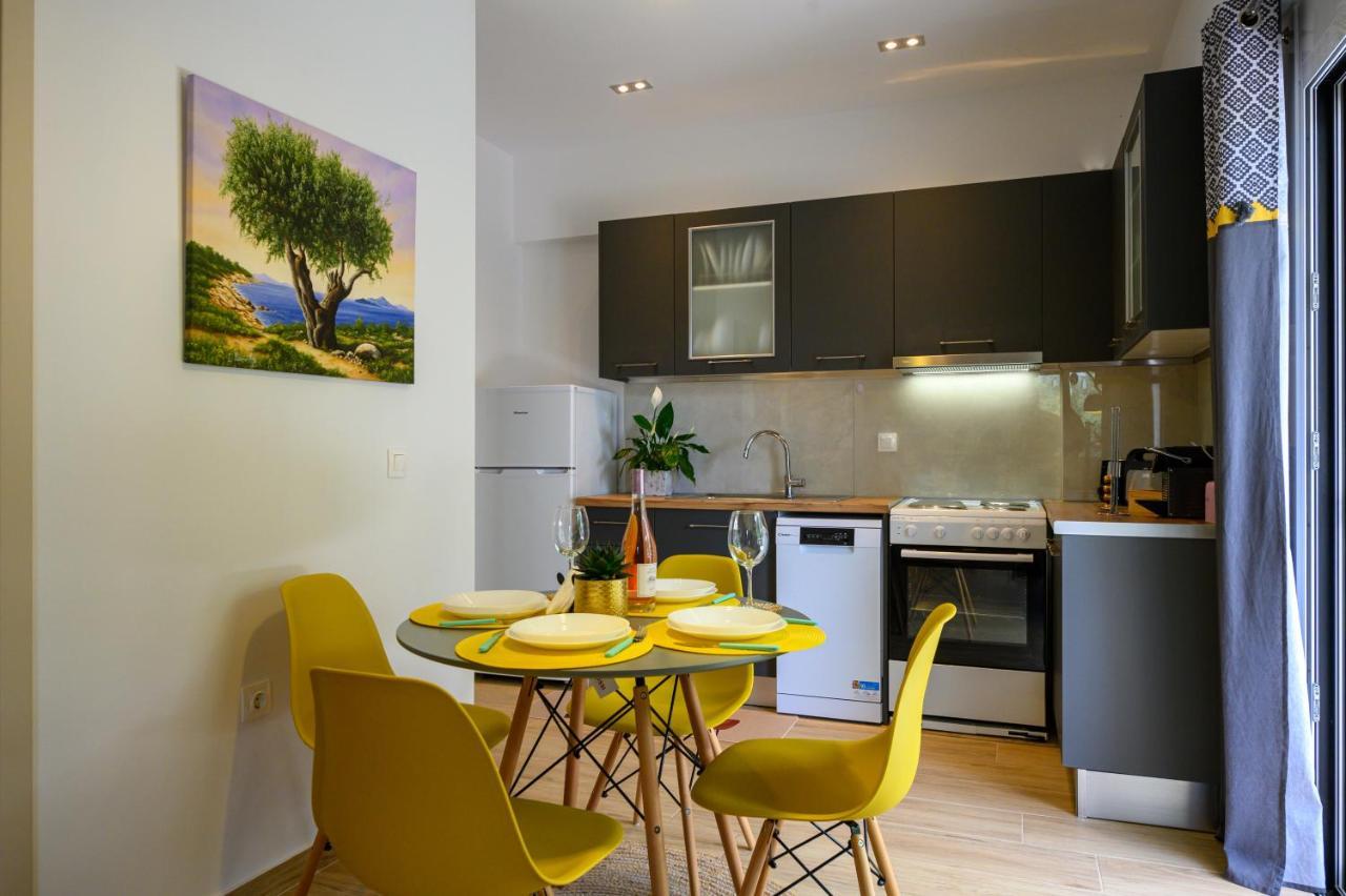 Chic Apartment In Nature, 5-Min Walk To The Beach Каламата Экстерьер фото
