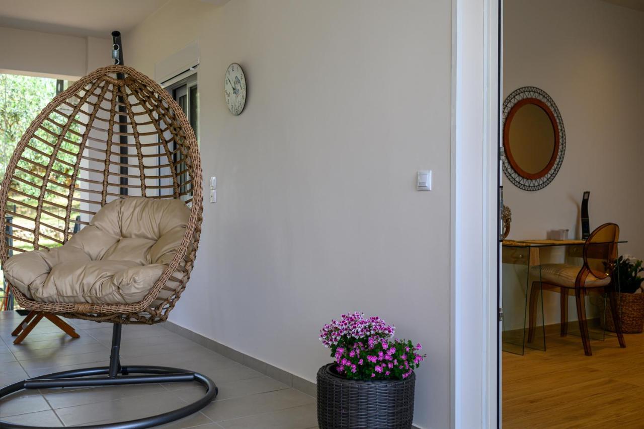 Chic Apartment In Nature, 5-Min Walk To The Beach Каламата Экстерьер фото