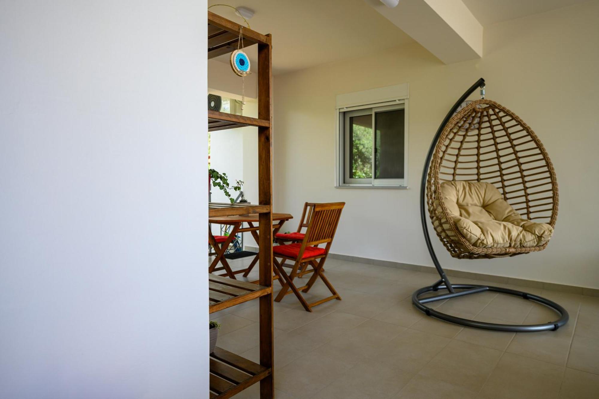 Chic Apartment In Nature, 5-Min Walk To The Beach Каламата Экстерьер фото